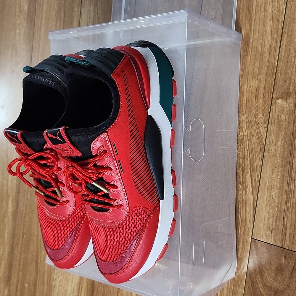 Men's 8 1/2 size Puma sneakers